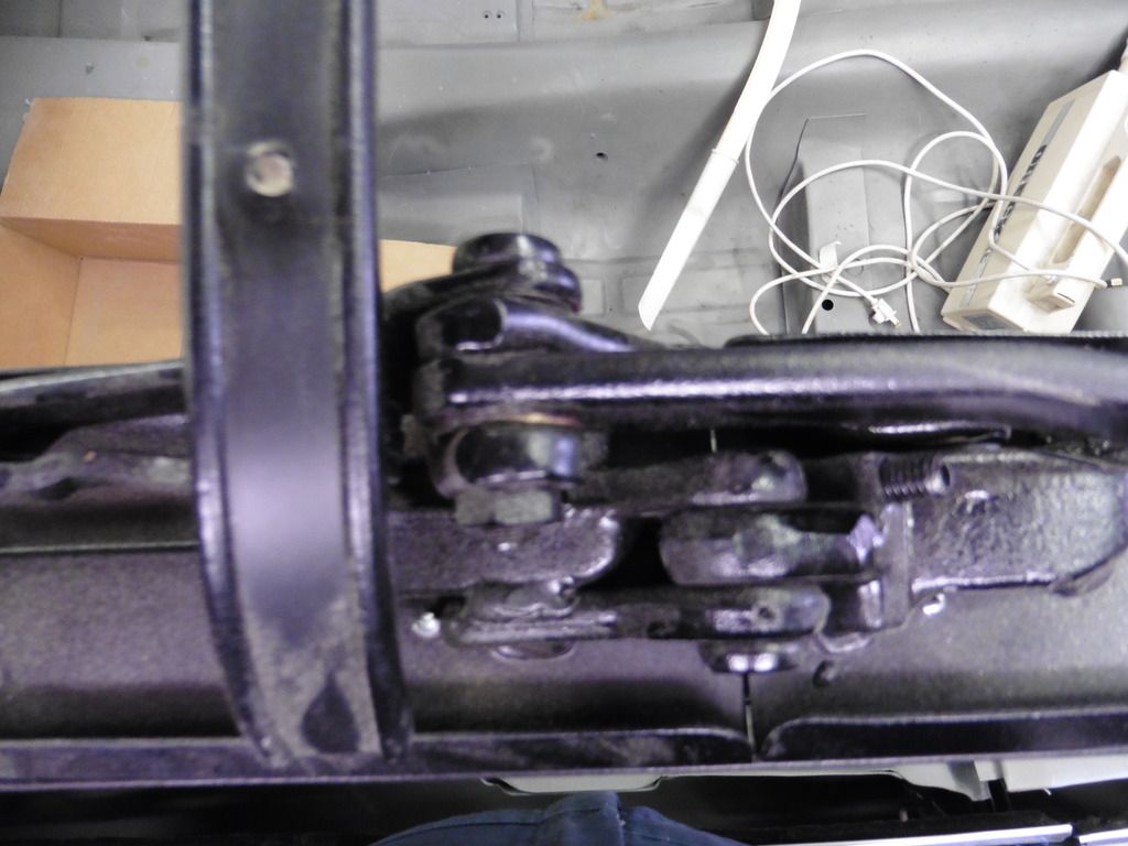 Correct order for the boltwasherbearings in the convertible top (1